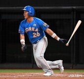 박경완, 선두타자로 나서 안타