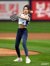 미스코리아 정규리 ‘KT 승리기원 시구~’