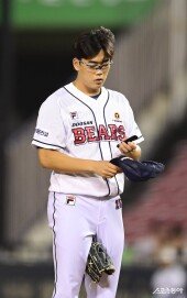 이병헌, 투수 피치컴은 모자 속으로