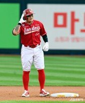 역대 타자 최고령 출전 추신수, 첫 타석부터 2루타~