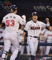 허경민, 동점 투런포 좋아