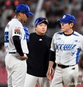 쿠에바스, 6회 만루 위기에서 교체