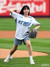 권아름, KT 승리기원 시구~