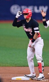 김도영, 고척돔 천장 맞히며 2루타