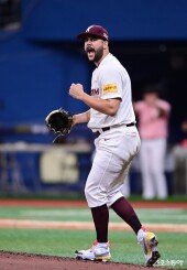 헤이수스, 위기 넘기는 병살 처리에 짜릿한 포효