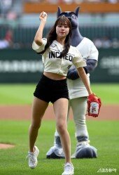 SSG 치어리더 김도아, 승리를 위해 시구 나서~