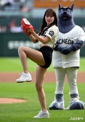 김도아 치어리더 ‘늘씬한 각선미 와인드업~’