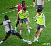 손흥민, 수비를 피해서