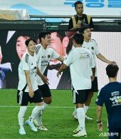 양민혁, 형들과 즐겁게