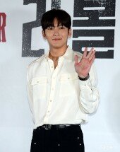 지창욱, 훈남 손인사~