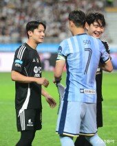 양민혁, 손흥민 앞에서 긴장한 미소