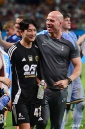 양민혁, 아직은 어색한 미소