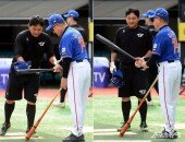 김경문 감독, 김태연의 배트가 궁금해~