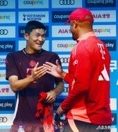 김민재-콤파니 감독 ‘승리를 향한 하이파이브’