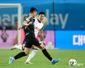 손흥민, 김민재 거기 서