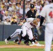 허경민 ‘아웃이야’