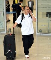 귀국하는 배드민턴 대표팀 김학균 감독!