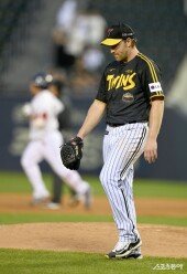 엔스, 역전 스러런 홈런 허용