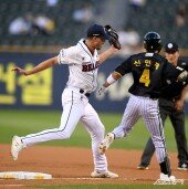 신민재 ‘세이프 맞죠’