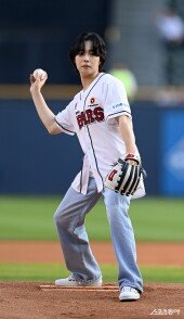 위너 김진우, 얌전한 시구