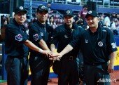 정확한 판정을 다짐하는 KBO 심판!