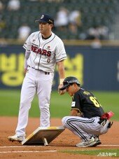 양석환 ‘베이스 바꿔야해요’