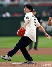 홍이삭, 긴장되는 시구~