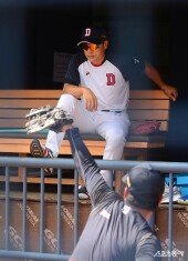 이승엽 감독, 진지하게 투수 점검