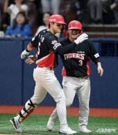 김선빈 ‘(김)도영아 최연소 30-30클럽 축하해’