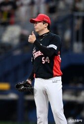 양현종 ‘수비 엄지척’