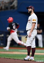 투런 홈런 허용하는 헤이수스