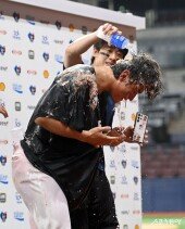 박찬호 ‘도영아 30-30 축하해’