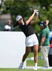 날카로운 티샷 날리는 배소현