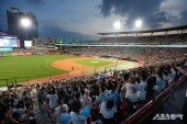 KBO 최다관중 신기록 ‘폭염보다 더 뜨거운 프로야구 열기!’