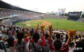 프로야구 한 시즌 최다 관중 신기록