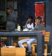 염경엽 감독 ‘경기해야 하는데’