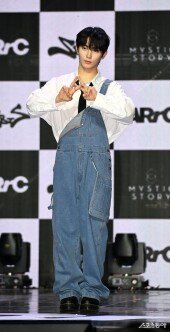 아크 지우 ‘설램과 기대’