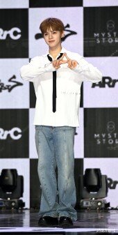 아크 끼엔 ‘멋진 무대 기대하세요’