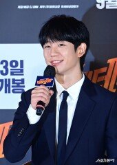 정해인, 눈부신 미소