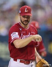 앤더슨, 만루 위기는 막았네