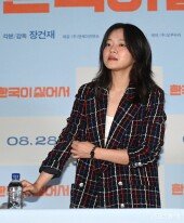 고아성 ‘간담회 시작이다’