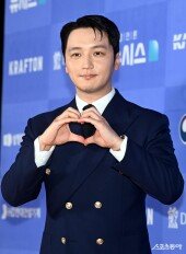 변요한, 시상식 빠질 순 없죠~