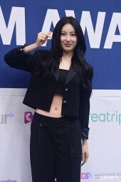 이채연, 올블랙 패션으로