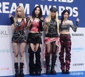 에스파, 화려한 포토타임