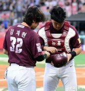 피치컴을 교체하는 김건희