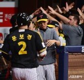 염경엽 감독, 보경아 전 구단 상대 홈런 최고야