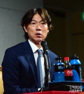 9월 월드컵 예선 명단을 발표하는 홍명보 감독