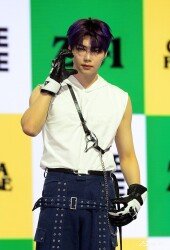 제로베이스원 박건욱, 거침없는 매력!