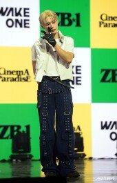 제로베이스원 김지웅, 멋짐 폭발~