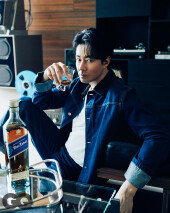 조인성, 위스키처럼 깊고 진한 매력 [화보]